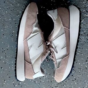 New Balance 237